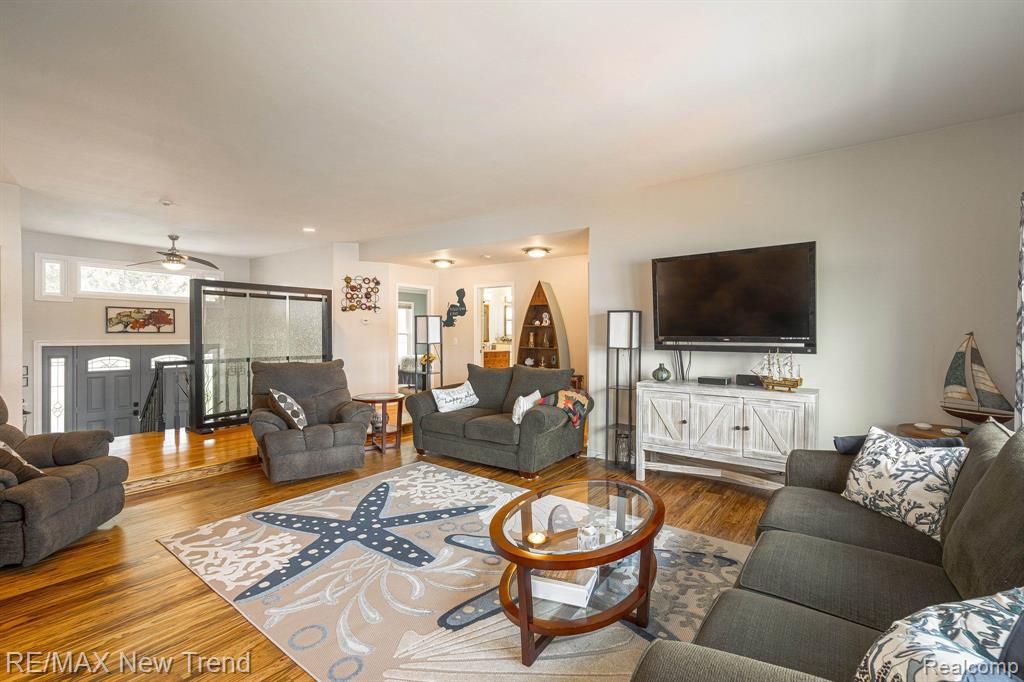 6768 HATCHERY Road, Waterford, MI 48327 — Photo 16