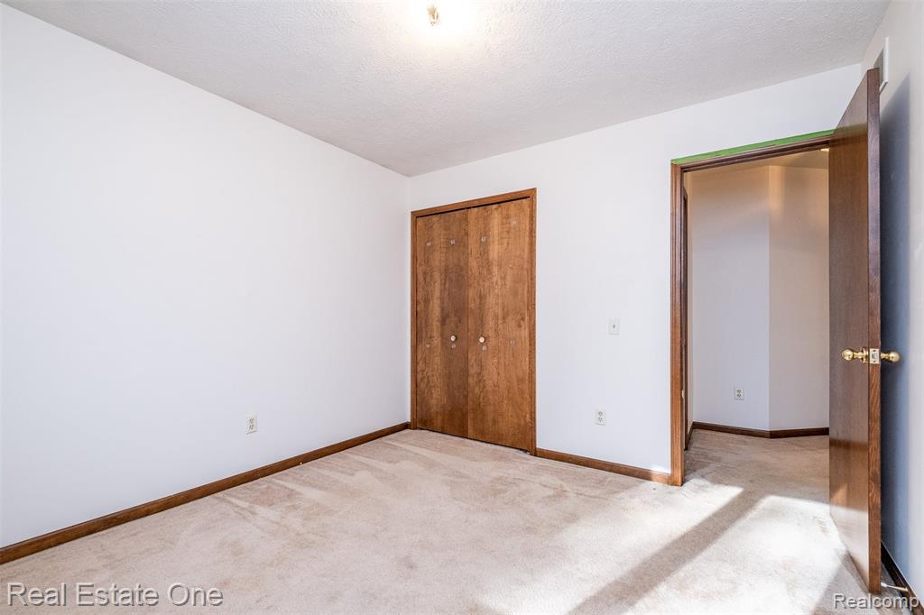 7053 Pershing, Waterford, MI 48327 — Photo 23