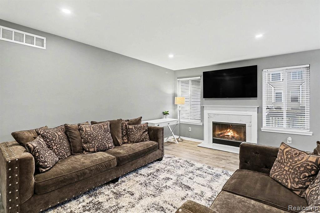 21920 Quail Ridge Drive N, Brownstown, MI 48193 — Photo 4