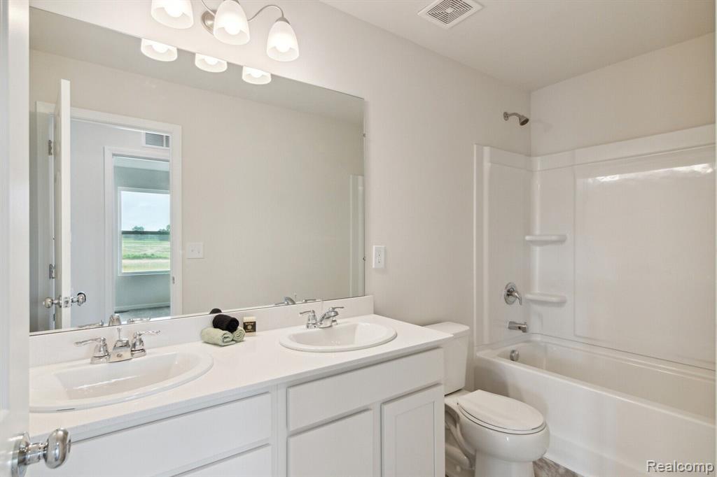 422 Hidden River W, Holly, MI 48442 — Photo 19