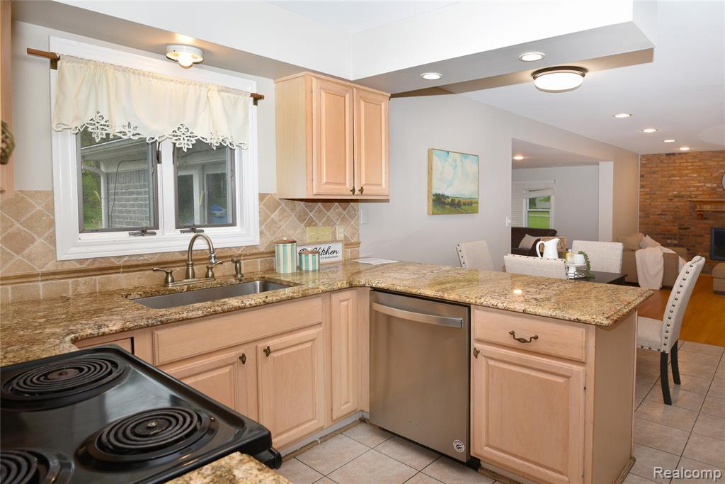 6835 Limerick Lane, Troy, MI 48098 — Photo 12
