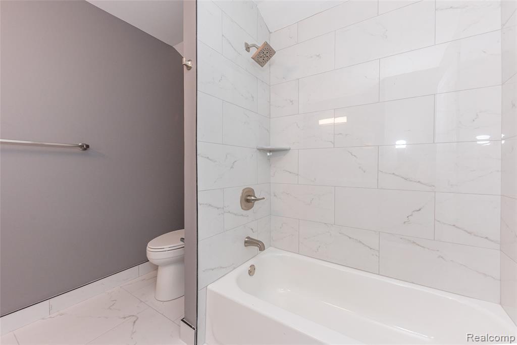 29242 W Glen Oaks, Farmington Hills, MI 48334 — Photo 22