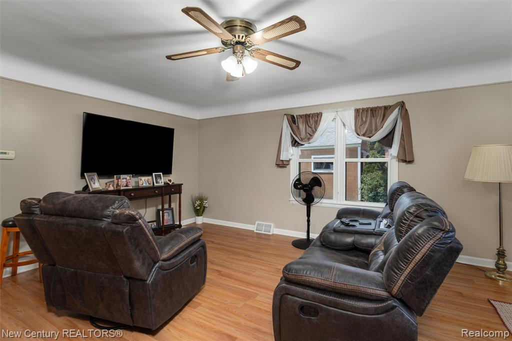 5763 Graves Street, Waterford, MI 48327 — Photo 12