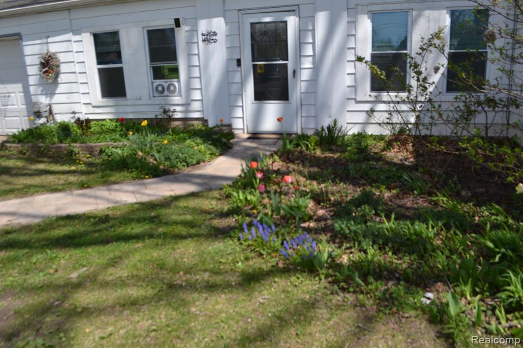 4427 Fenton Road, Burton, MI 48529 — Photo 3
