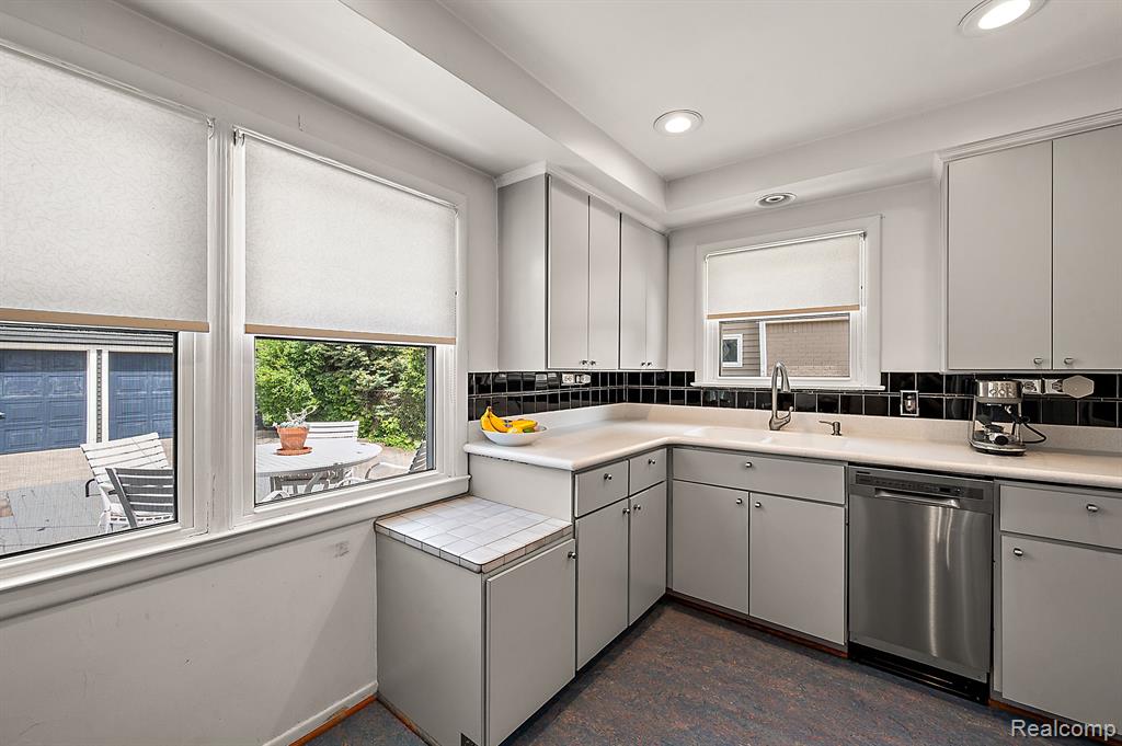 4402 Amherst Road, Royal Oak, MI 48073 — Photo 10
