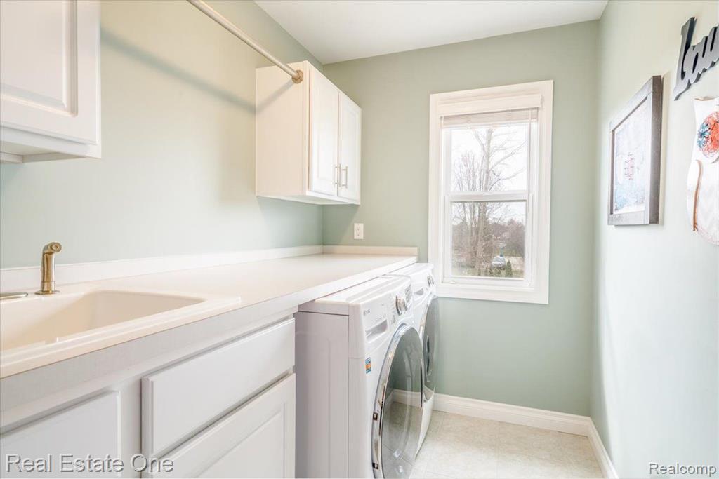 48025 E OXFORD Court, Canton, MI 48187 — Photo 58