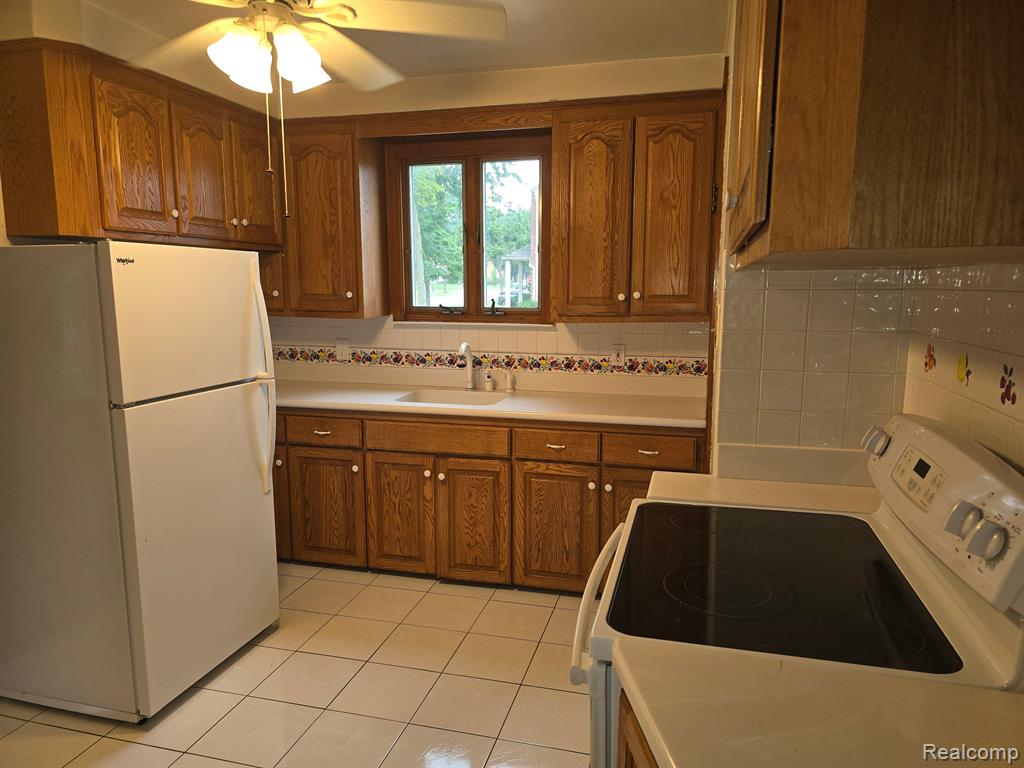 950 N YORK Street, Dearborn, MI 48128 — Photo 6
