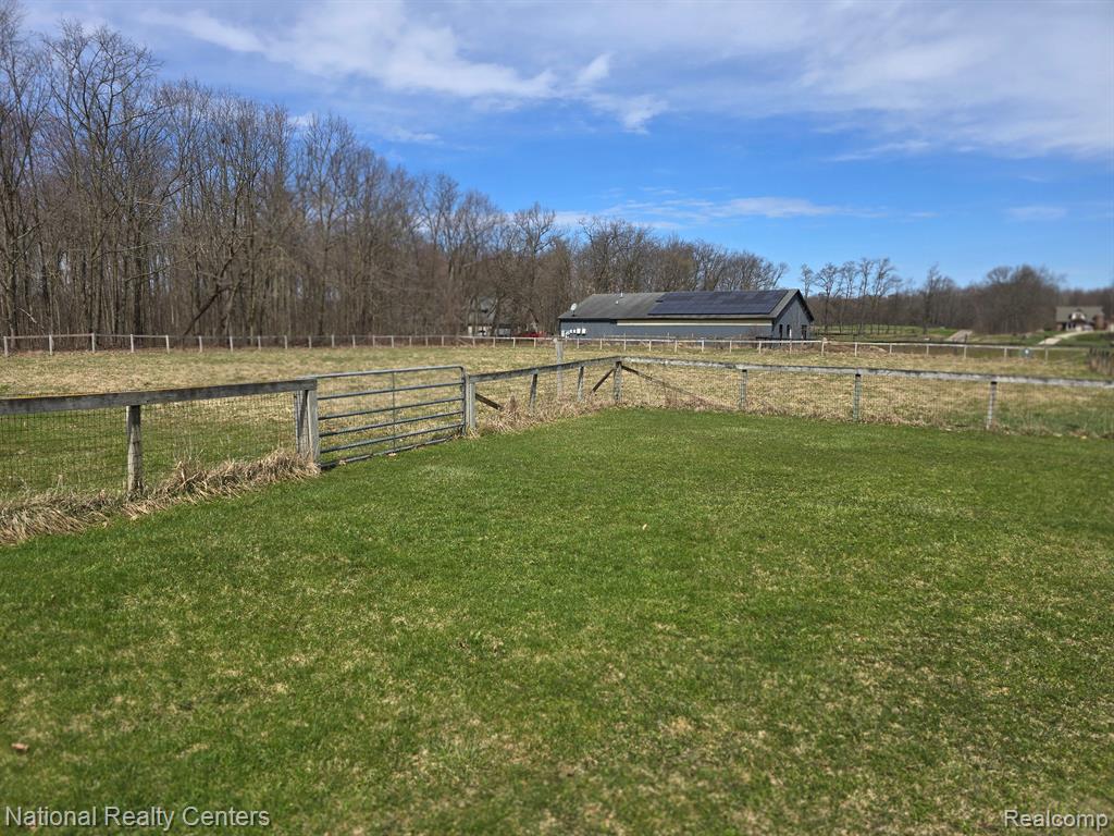 7125 MANOR Lane, Fowlerville, MI 48836 — Photo 28