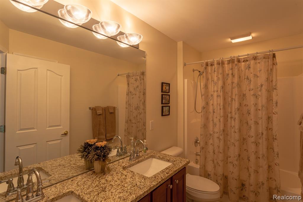 568 Berridge Circle, Lake Orion, MI — Photo 36