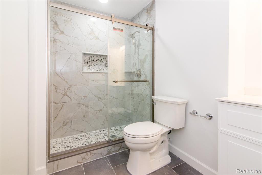 5587 Brompton Court, West Bloomfield, MI — Photo 23