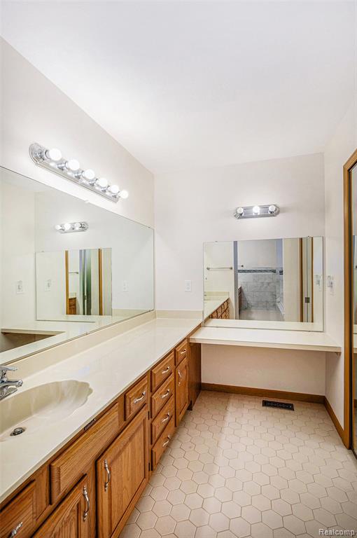 5215 Sunlyn Drive, Grand Blanc, MI 48439 — Photo 21