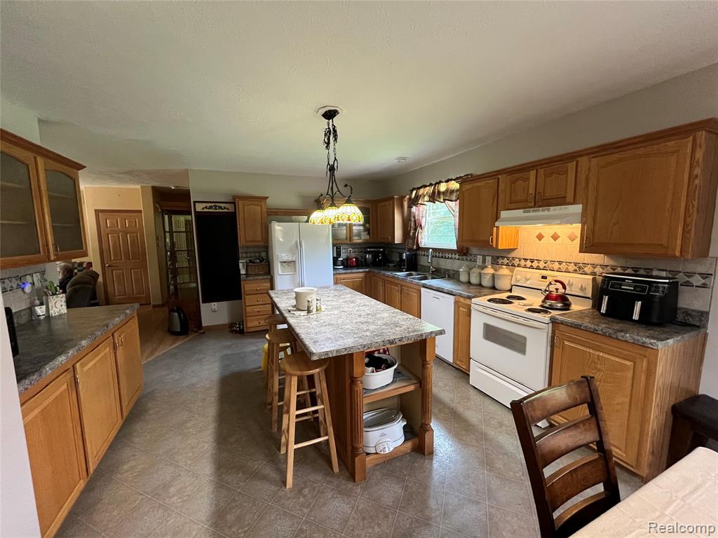 28524 Elwell Road, Belleville, MI 48111 — Photo 49