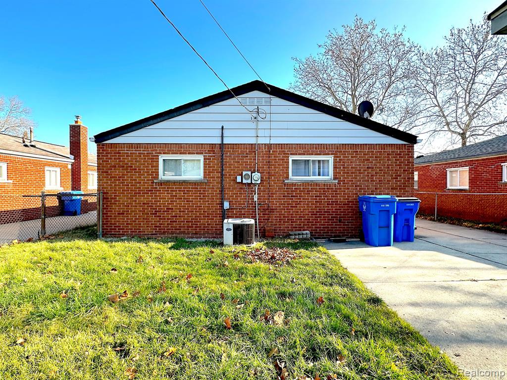 4992 MCKINLEY Street, Dearborn Heights, MI 48125 — Photo 34