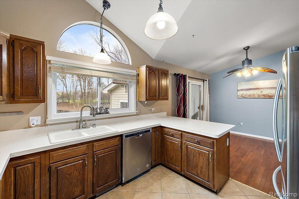 7139 Redmond Street, Waterford, MI 48327 — Photo 23