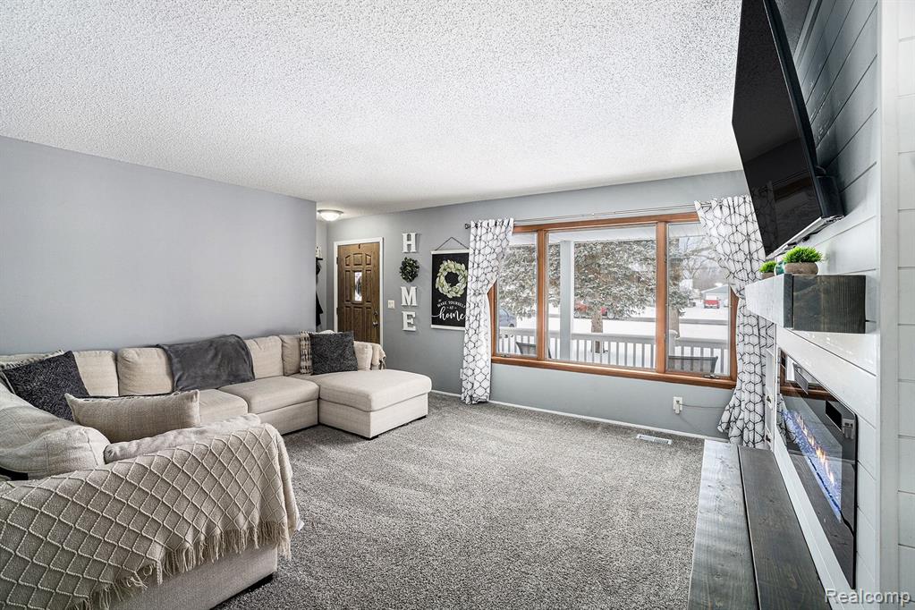 6030 E Hill Road, Grand Blanc, MI 48439 — Photo 6