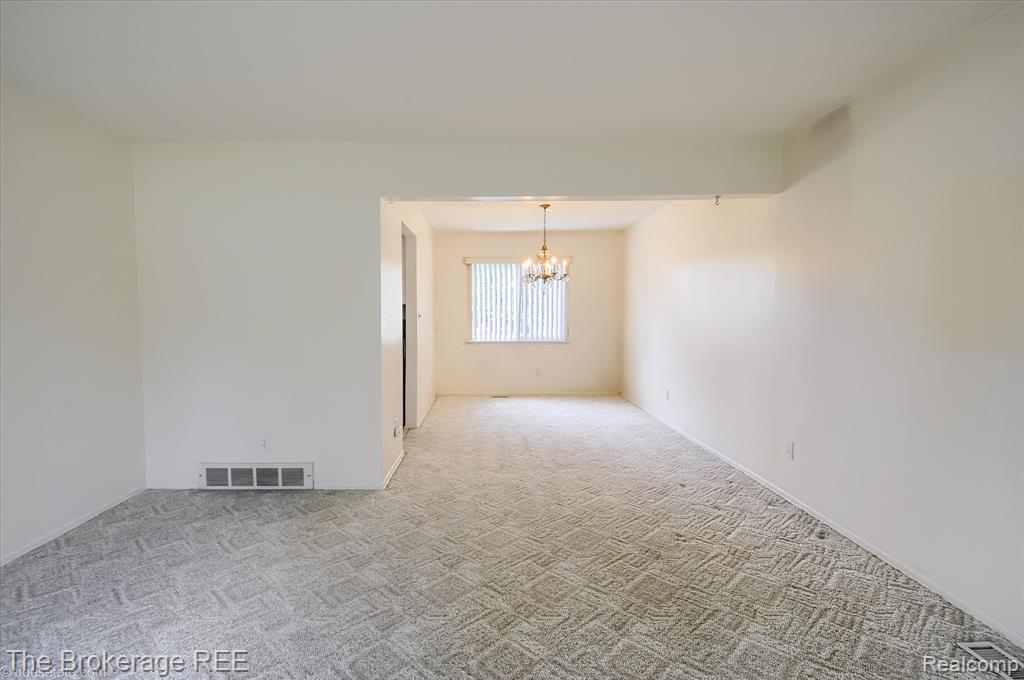 6228 Greenview Drive, Burton, MI 48509 — Photo 9
