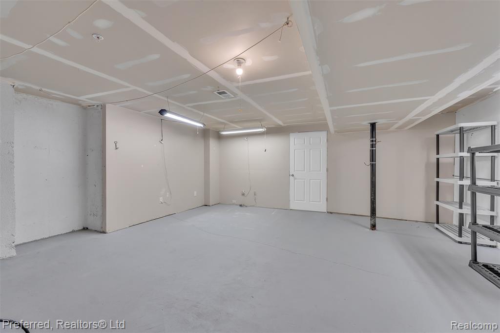 635 Constitution Street, Canton, MI 48188 — Photo 33