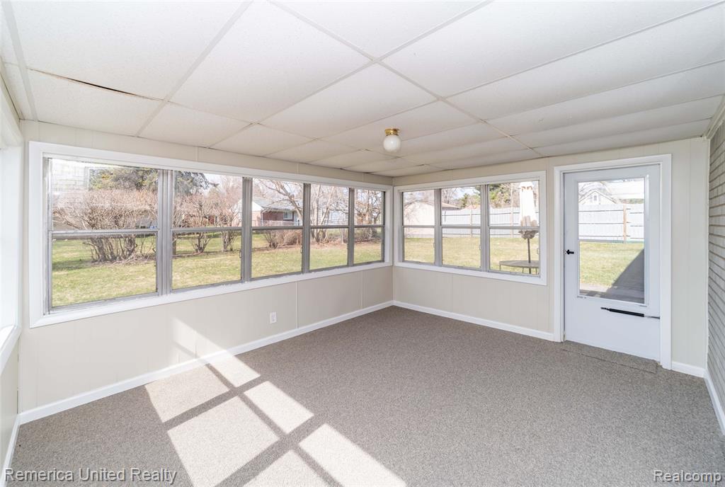 945 N Commerce Road, Commerce Twp, MI 48382 — Photo 40