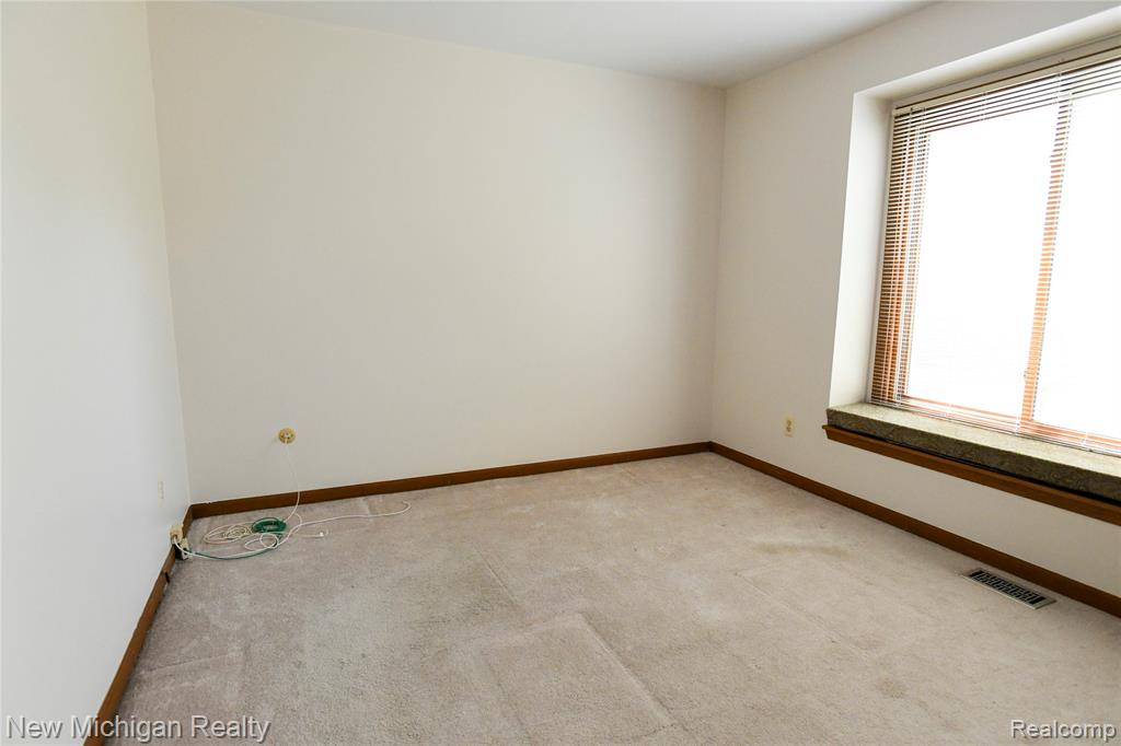 22200 Heatheridge, Farmington, MI 48167 — Photo 18