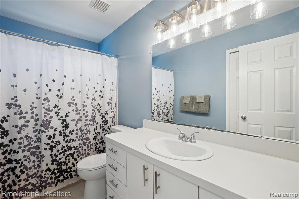 4272 HEATHERSTONE Drive, Waterford, MI 48329 — Photo 36