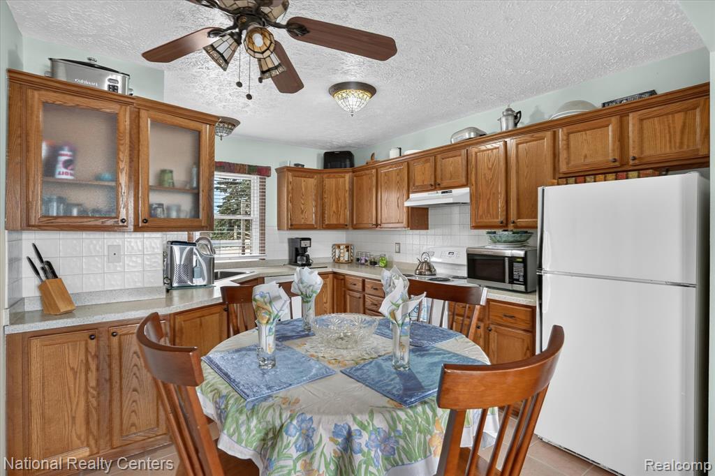 9450 Dexter Pinckney Road, Pinckney, MI 48169 — Photo 11
