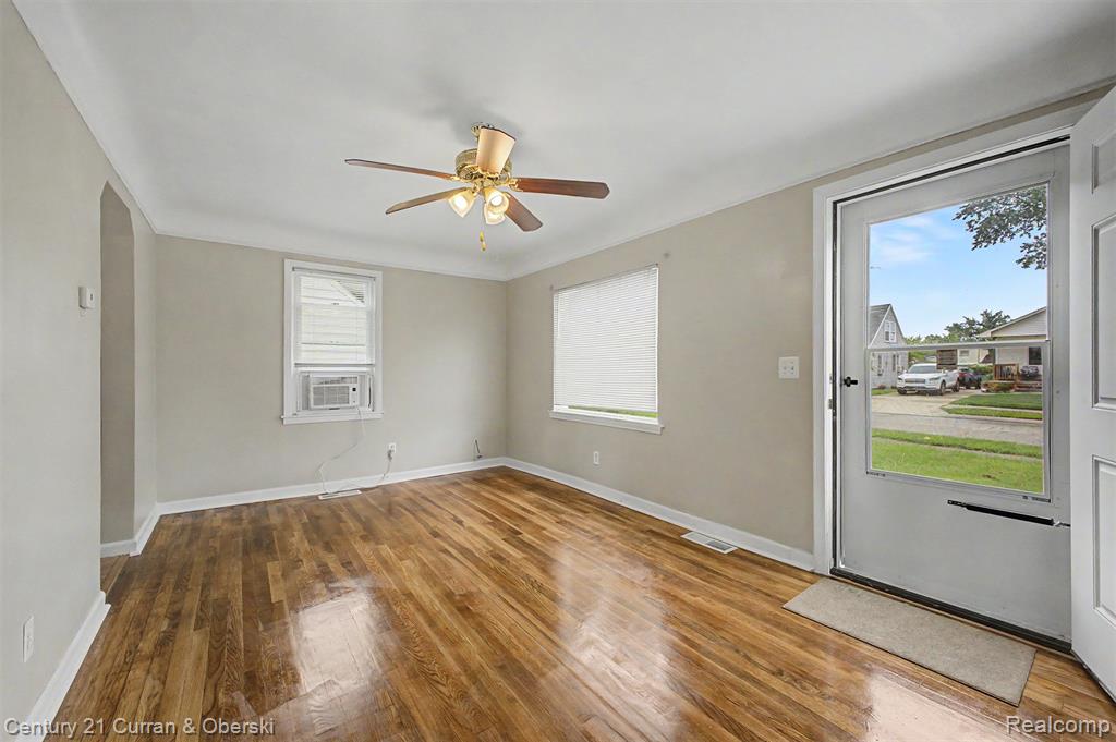 5160 Hazel Street, Dearborn Heights, MI 48125 — Photo 2