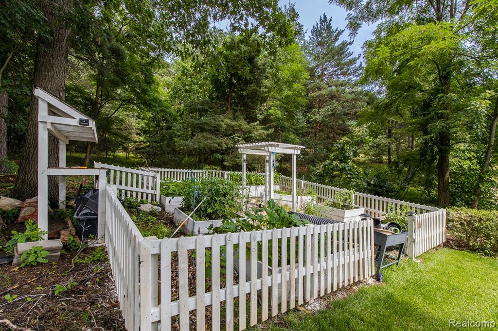 8640 Newport Drive, White Lake, MI — Photo 81
