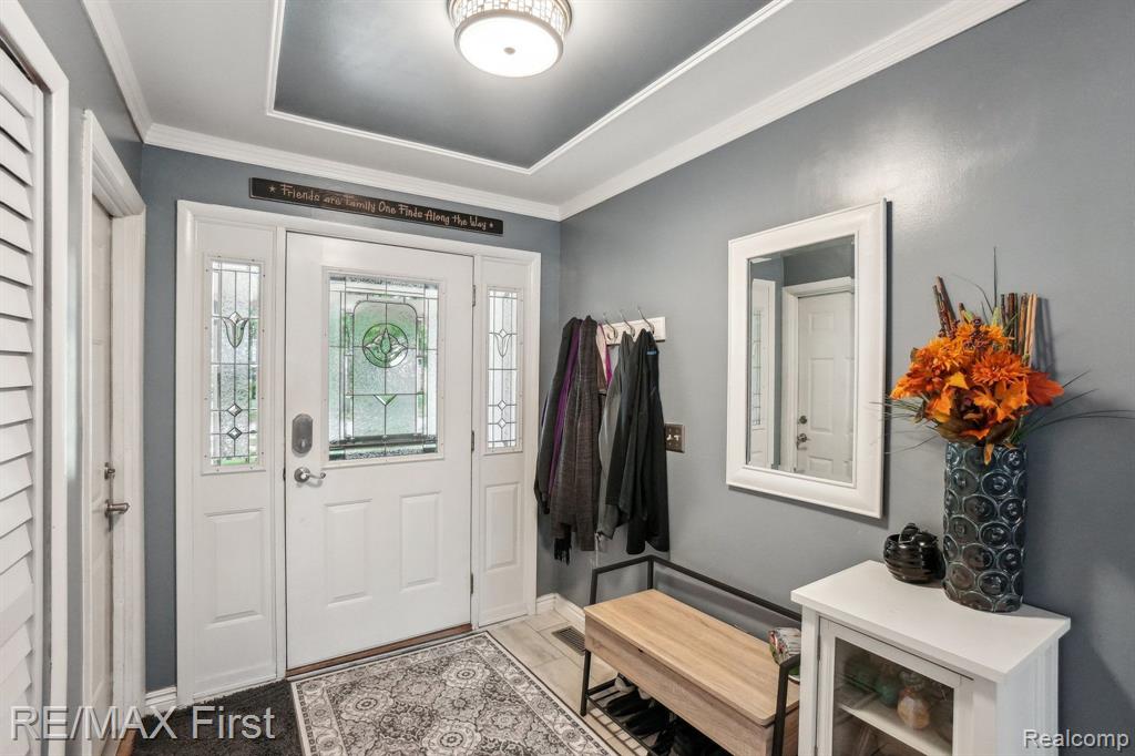 4812 FOXCROFT Drive, Troy, MI 48085 — Photo 2