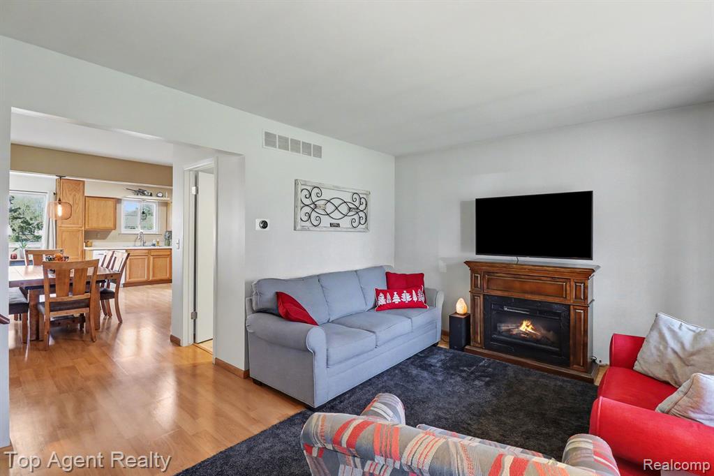 1010 Pelham Boulevard, Waterford, MI 48328 — Photo 5