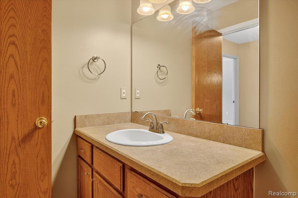 4364 S Meadow Drive, Waterford, MI 48329 — Photo 29