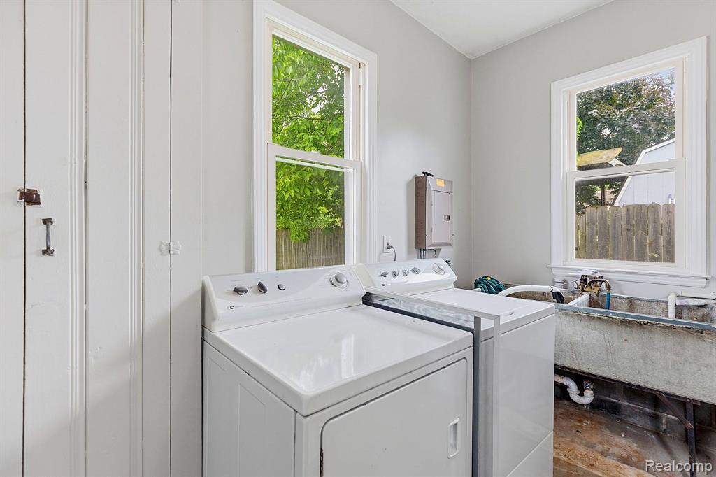 77 Huron Avenue, Mount Clemens, MI 48043 — Photo 17