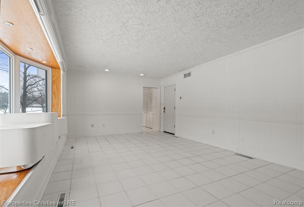 952 N Reading Road, Bloomfield Hills, MI 48304 — Photo 18