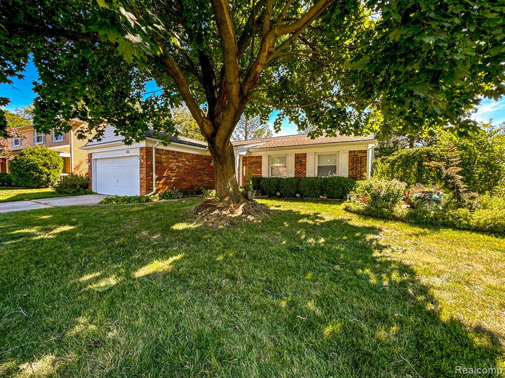 422 THORNEHILL Trail, Oxford, MI 48371 — Photo 2