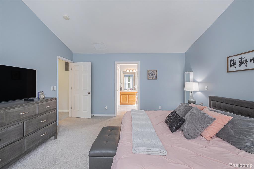 894 Canyon Creek Drive, Holly, MI 48442 — Photo 19