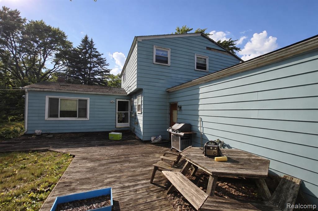 5969 Pleasant Drive, Waterford, MI 48329 — Photo 13
