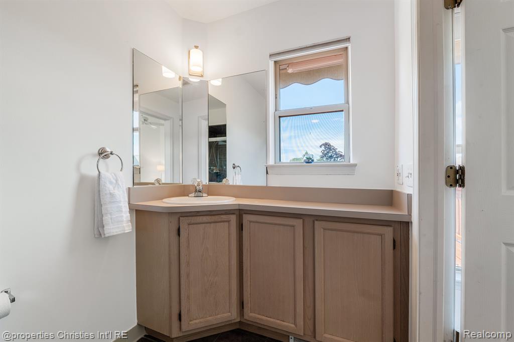 42833 HUNT CLUB Boulevard, Sterling Heights, MI 48314 — Photo 54