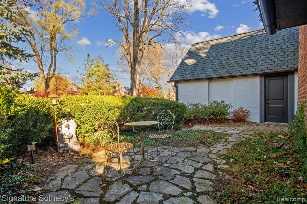 824 Wimbleton Drive, Birmingham, MI 48009 — Photo 38