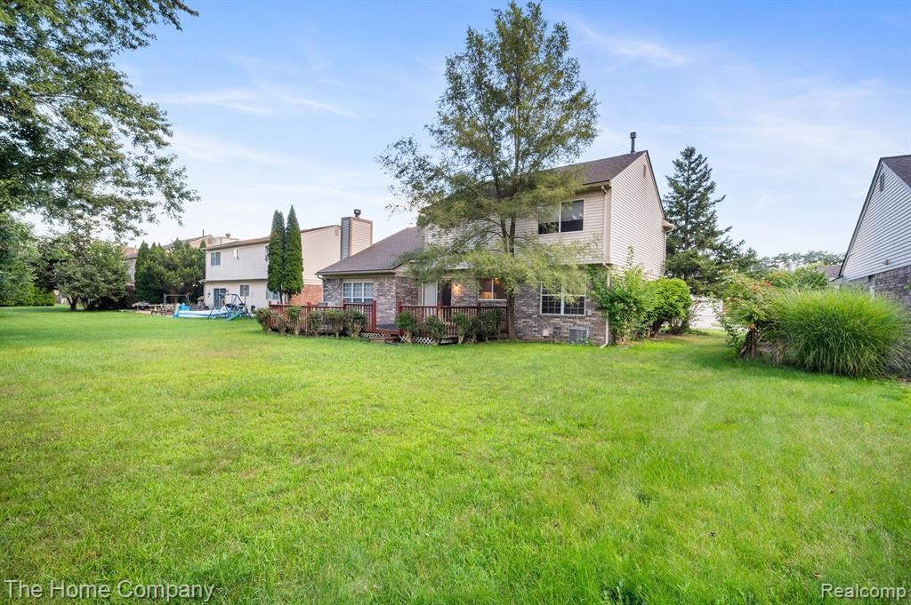 6868 Essex Court, Waterford, MI 48327 — Photo 28