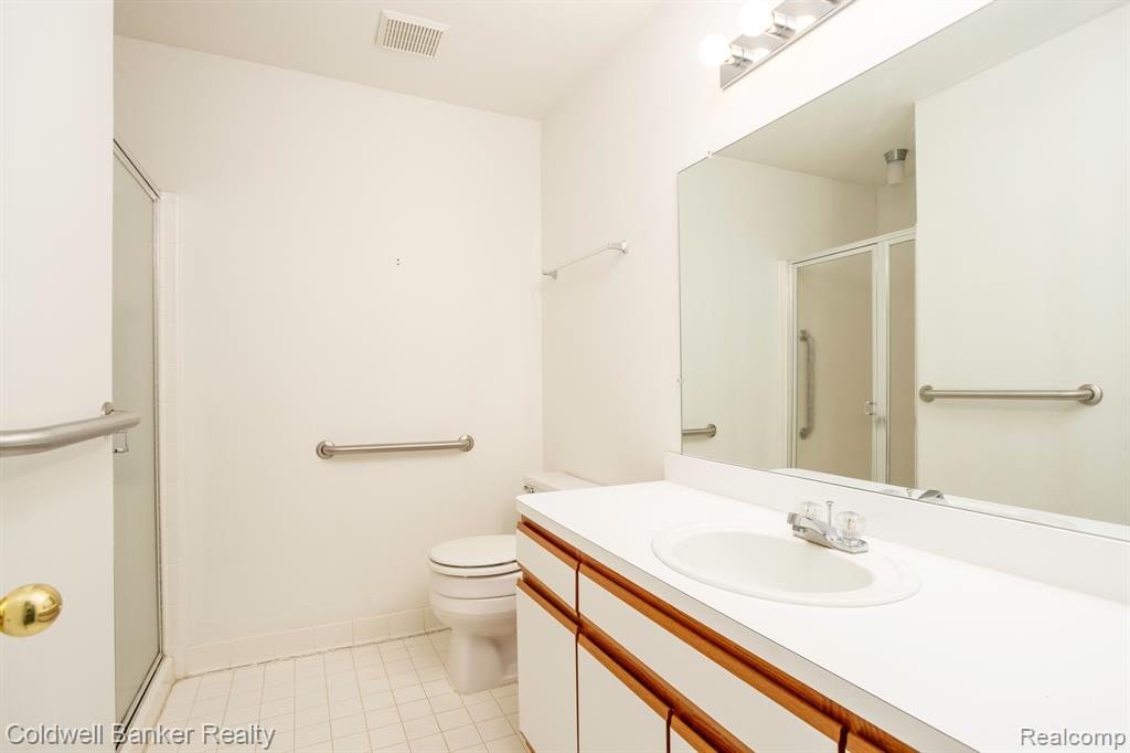 2110 Pleasant Drive, 46, Commerce Twp, MI 48390 — Photo 7