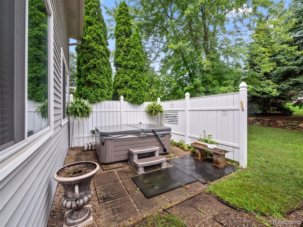 3287 POND RIDGE Drive, Holly, MI 48442 — Photo 6