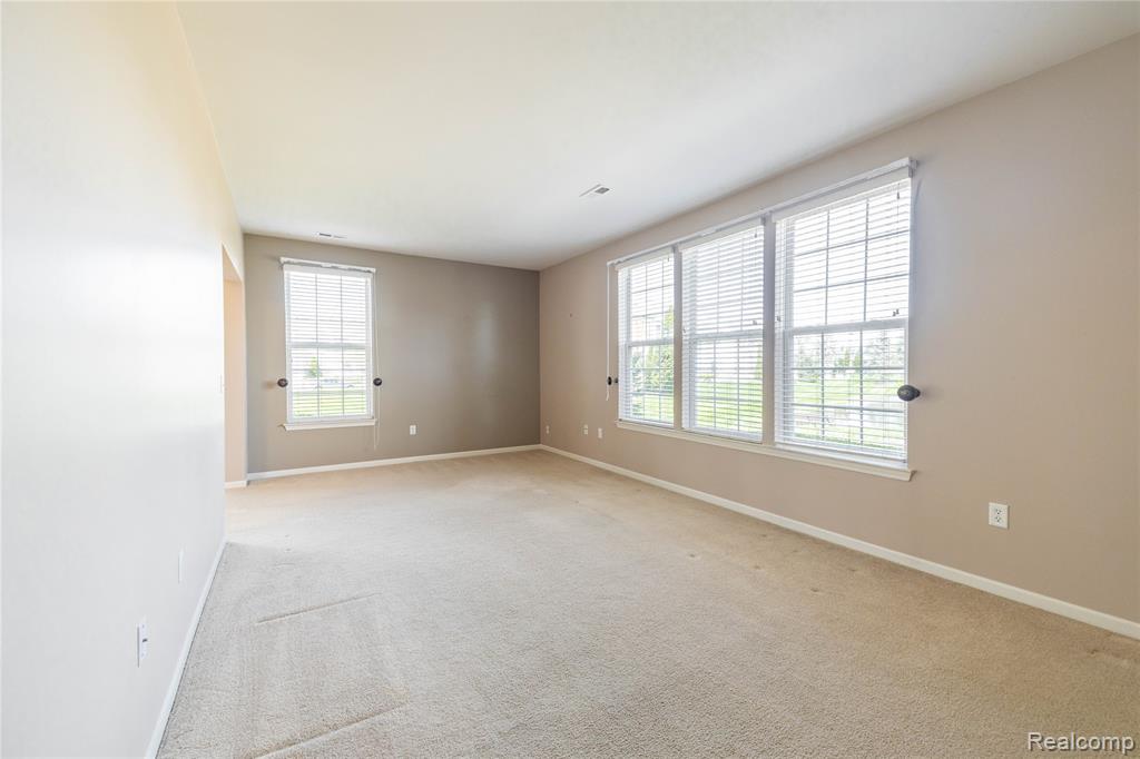 26624 Kirkway Circle, Woodhaven, MI 48183 — Photo 7