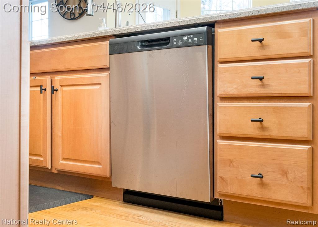 10219 Mill Pointe Drive, Goodrich Vlg, MI — Photo 12