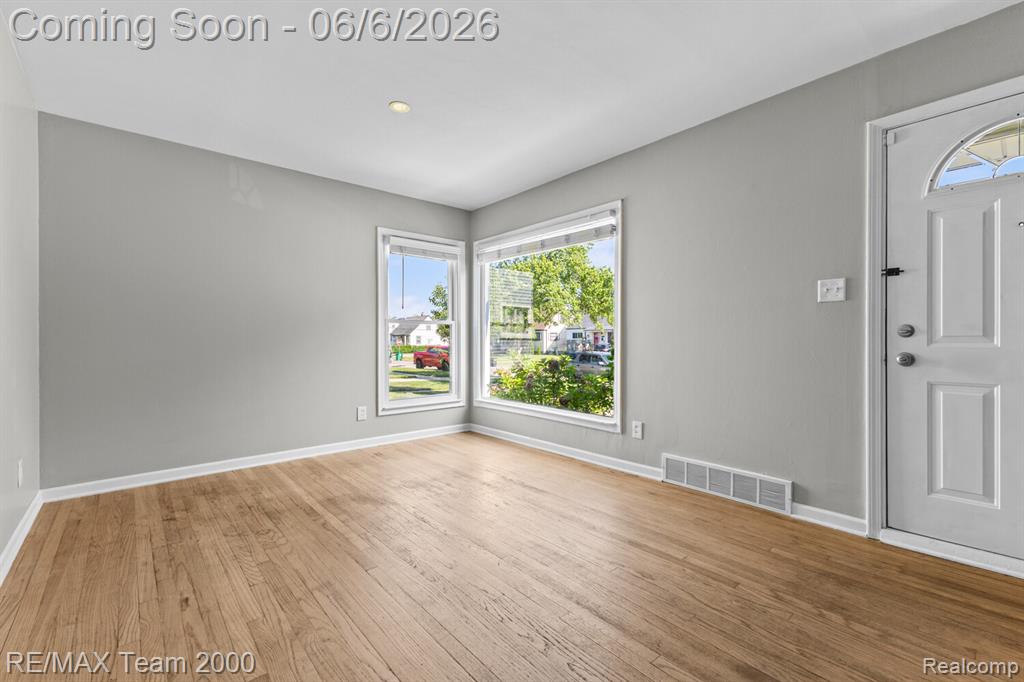 28952 Bridge Street, Garden City, MI — Photo 8