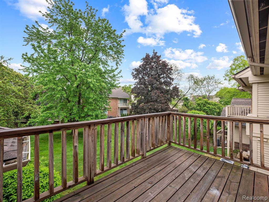 6943 Pebble Park Circle, West Bloomfield, MI — Photo 32