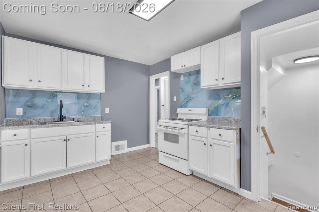 19963 Goulburn Street, Detroit, MI 48205 — Photo 10