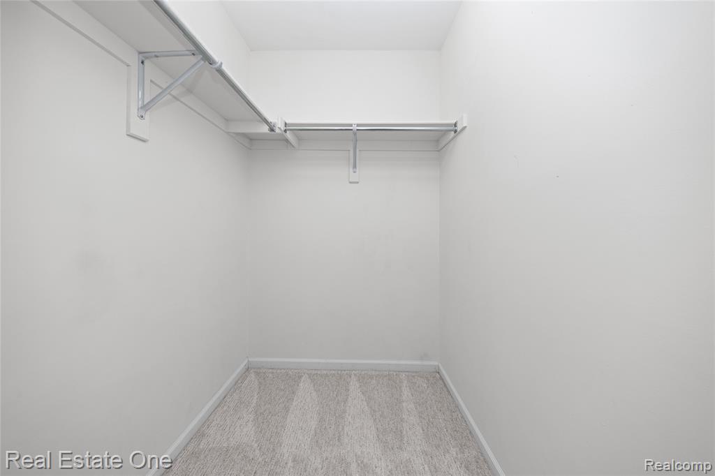 7382 Gateway Drive, West Bloomfield, MI — Photo 37