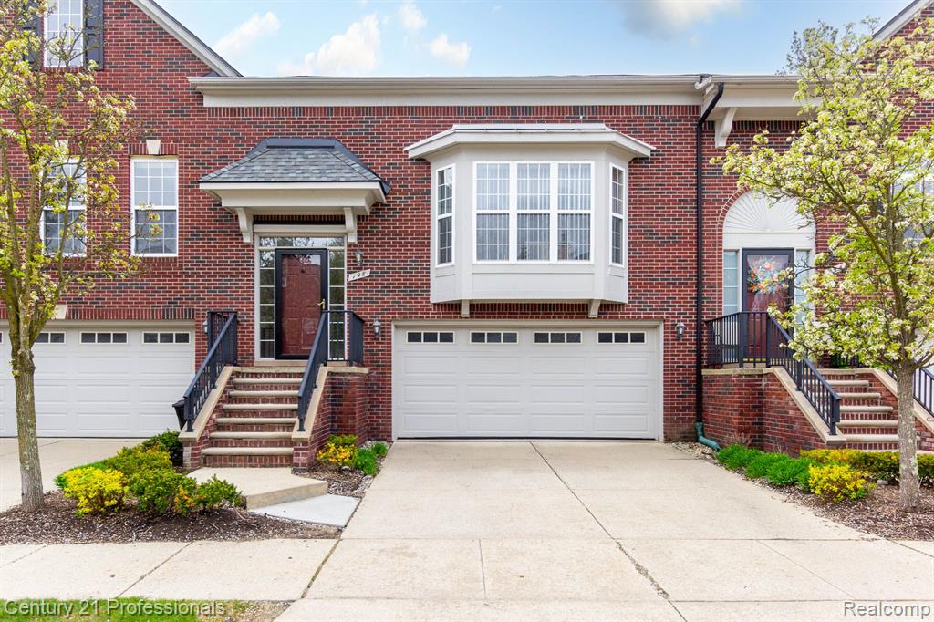798 SANDALWOOD Drive, Troy, MI 48085 — front exterior