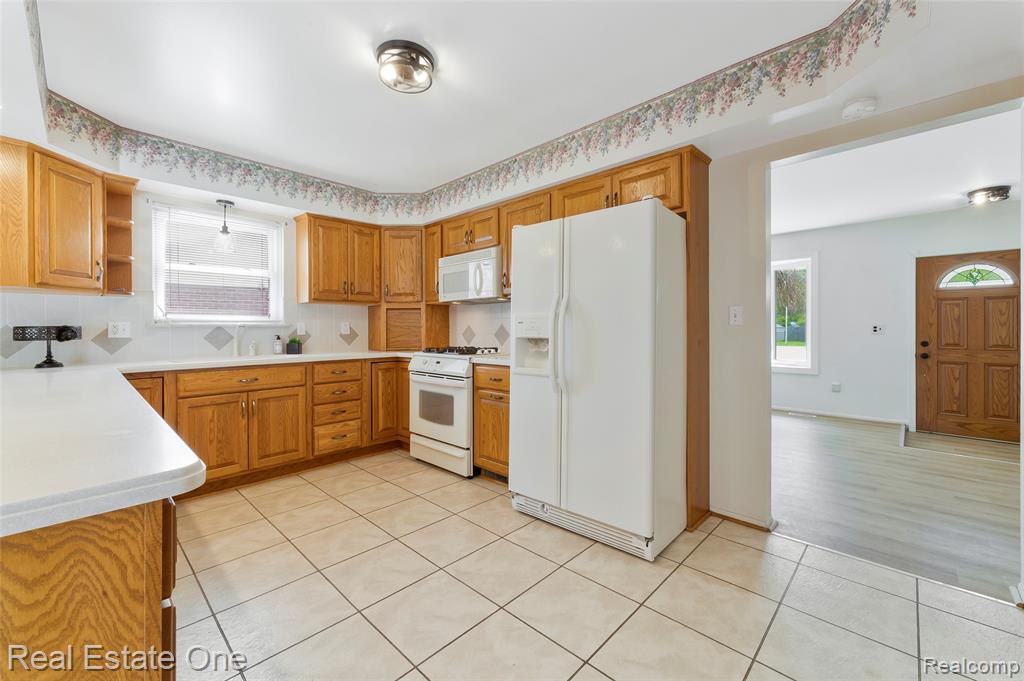 1668 Castleton Drive, Troy, MI 48083 — Photo 9
