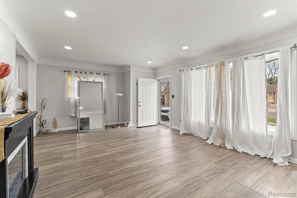 5755 Plainfield Street, Dearborn Heights, MI 48127 — Photo 4