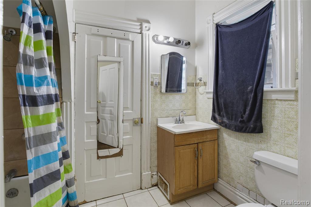 620 E 2ND Street, Flint, MI 48503 — Photo 28